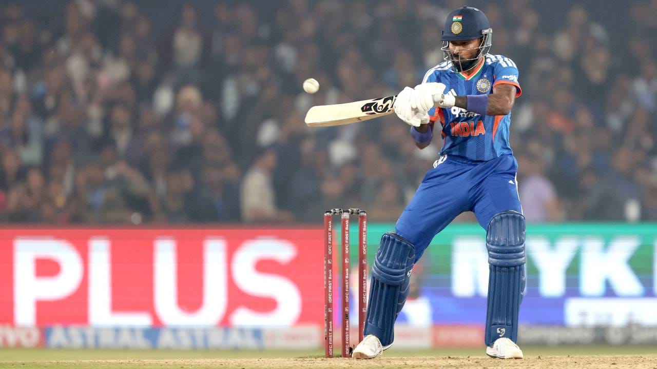 हार्दिक पांड्याने 28 चेंडूत 6 चौकार आणि 4 षटकार मारत नाबाद 59 धावांची खेळी केली. त्याने 210.71 च्या स्ट्राईक रेटने या धावा केल्या. दक्षिण आफ्रिकेचा कोणताही गोलंदाज त्याच्या आक्रमक खेळीतून सुटू शकला नाही. (Photo-BCCI Twitter)