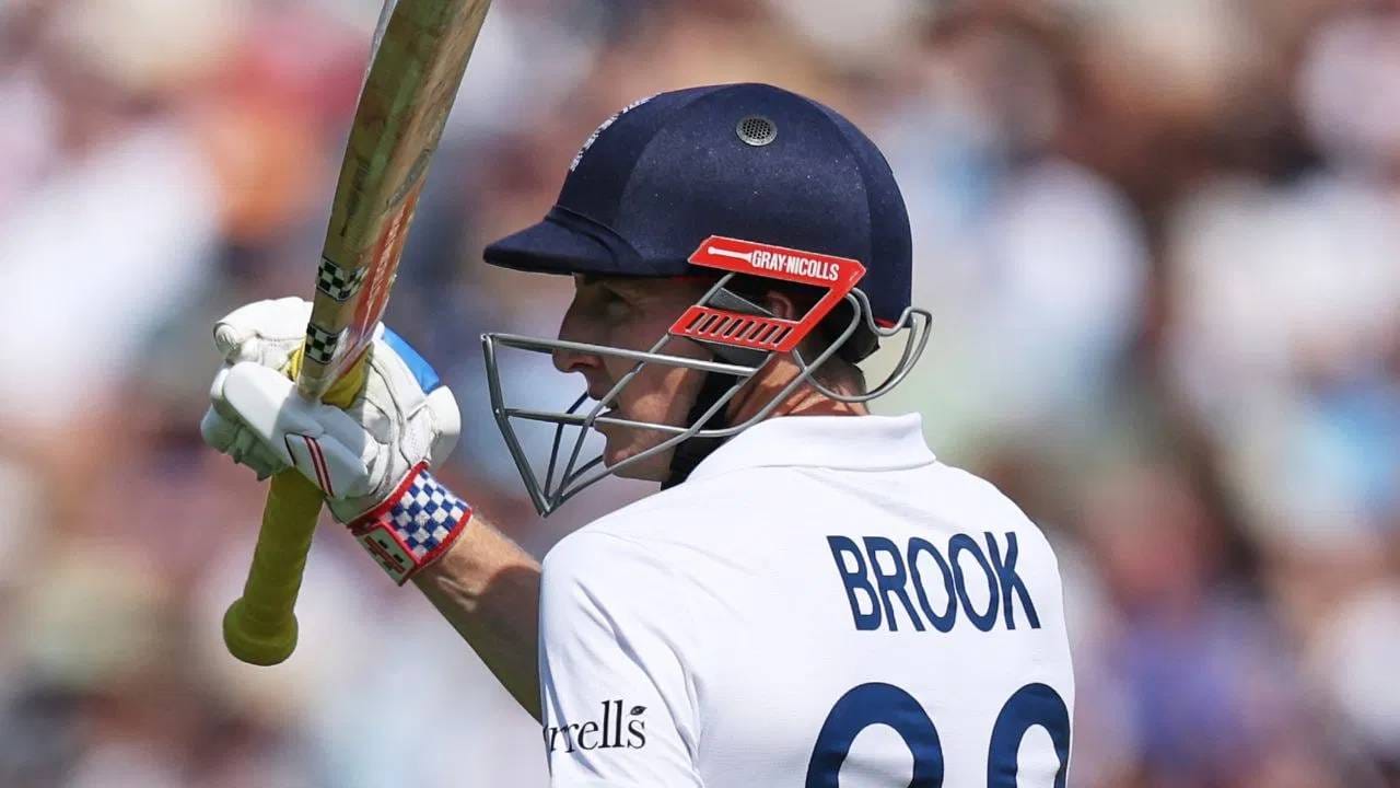 इंग्लंडचा फलंदाज हॅरी ब्रूकने कसोटी क्रिकेटच्या 148 वर्षांच्या इतिहासात सर्वात कमी चेंडूत 3000 धावा करण्याचा विश्वविक्रम केला आहे. यापूर्वी हा विक्रम ऑस्ट्रेलियाचा माजी यष्टिरक्षक एडम गिलख्रिस्टच्या नावावर होता.(फोटो- पीटीआय)
