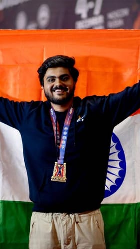 इगतपुरीच्या हर्ष व्यासने जागतिक पातळीवर भारताची मान उंचावली.