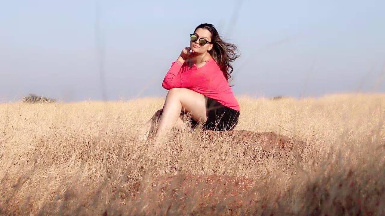 हेमलताने आयटम नंबर्स आणि छोट्या भूमिका साकरल्या होत्या. पण 'लावू का लाठ' चित्रपटाने तिला पहिली मोठी संधी मिळवून दिली. या चित्रपटात तिच्यासोबत विजय पाटकर, जयवंत वाडकर आणि विजय कदम दिसले होते.