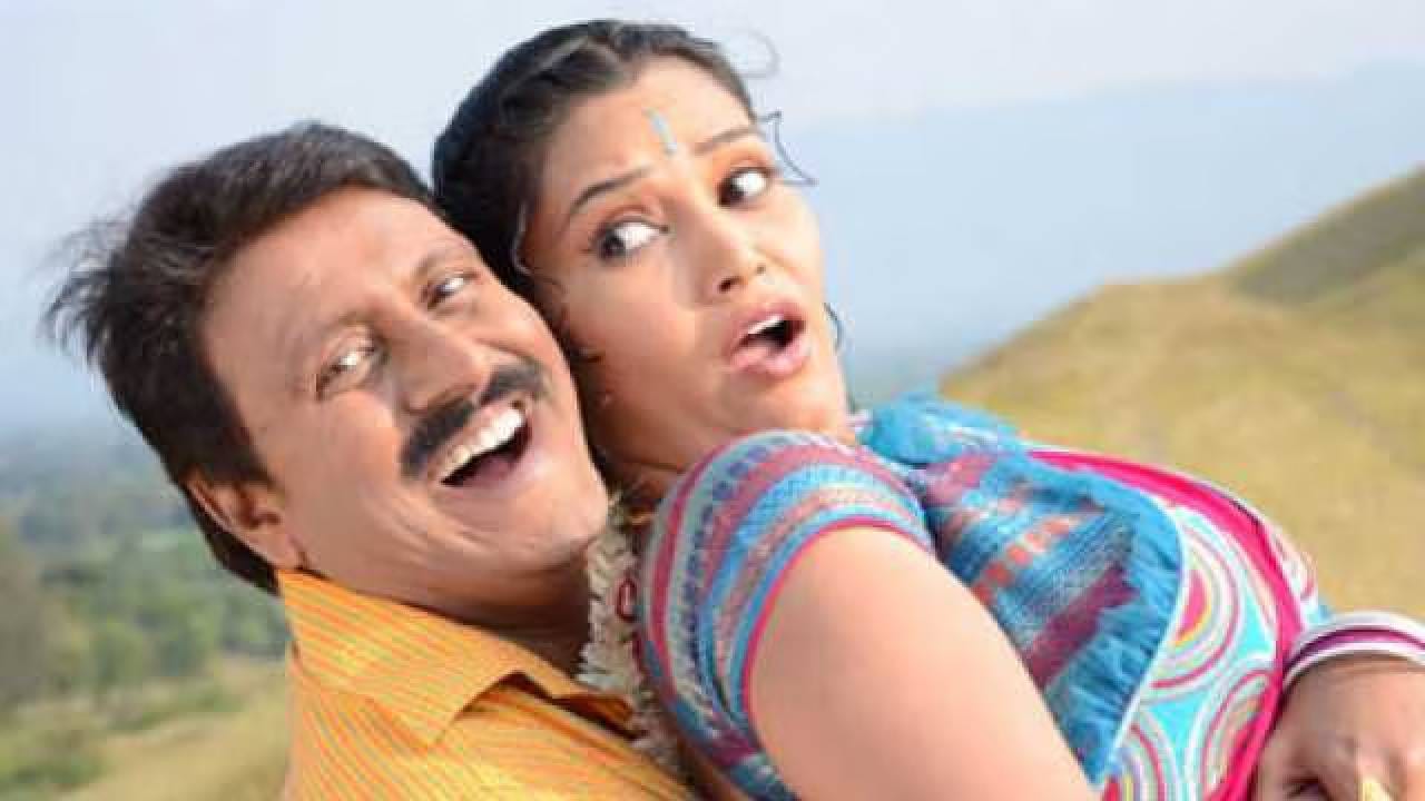 २०१२ मध्ये प्रदर्शित झालेल्या मराठी चित्रपट 'लावू का लाठ' मधून त्या प्रथम चर्चेत आल्या, ज्यात त्यांनी लावणी कलाकार सुरेखाची मुख्य भूमिका साकारली होती. त्या काळात चित्रपटाच्या पोर्टल्समध्ये तिला प्रशिक्षित नर्तिका म्हणून दाखले गेले होते.