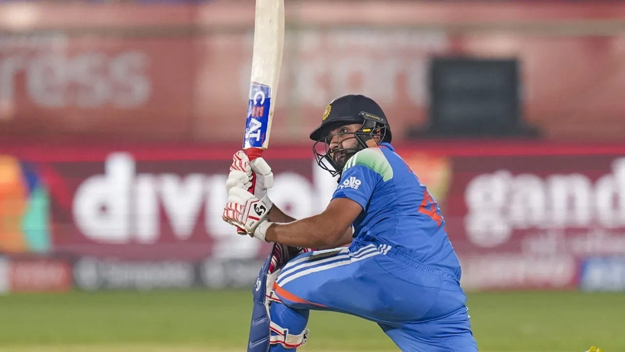 एकूणच ही आकडेवारी पाहता भारतीय फलंदाजांचा कसोटी,  एकदिवसीय आणि टी 20i फॉर्मेटमध्ये दबदबा असल्याचं स्पष्ट होतं. आता येणारं वर्ष ही भारतीय फलंदाजांसाठी असंच जावोत, अशीच आशा चाहत्यांना असणार आहे. (Photo Credit : PTI)