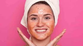 चेहऱ्यावर मध लावल्यामुळे खरचं मुरूमांच्या समस्या दूर होतात का?.