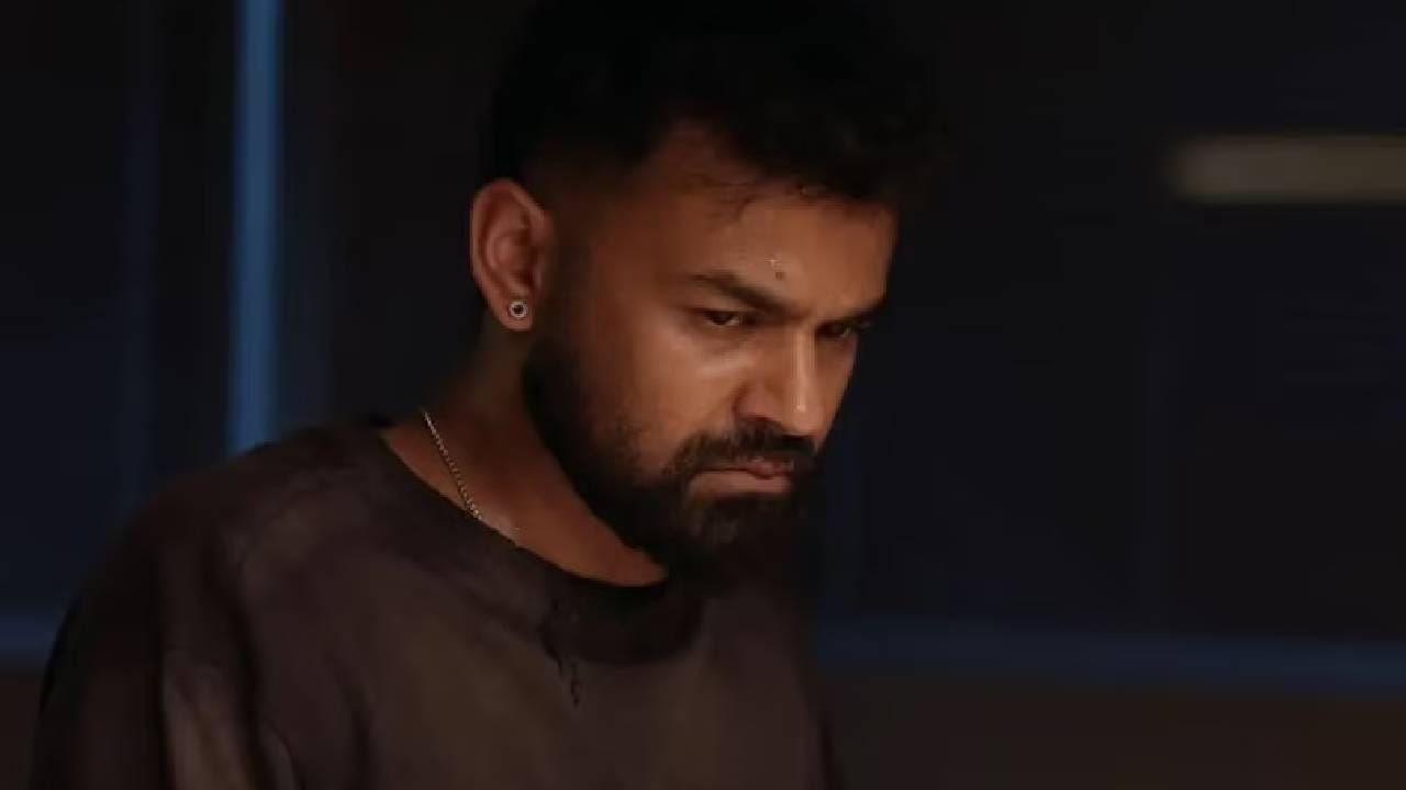 रोहन शंकरला वाटते की कणीची आत्माच त्याला त्रास देत आहे. त्यानंतर तो स्वतः शोध घेण्यात गुंततो की त्याच्यासोबत असे कोण आणि का करत आहे? पण जेव्हा क्लायमॅक्समध्ये रहस्य उघड होते, तेव्हा त्याला धक्काच बसतो. या चित्रपटातील अनेक सीन थरकाप उडवून टाकणारे आहेत.