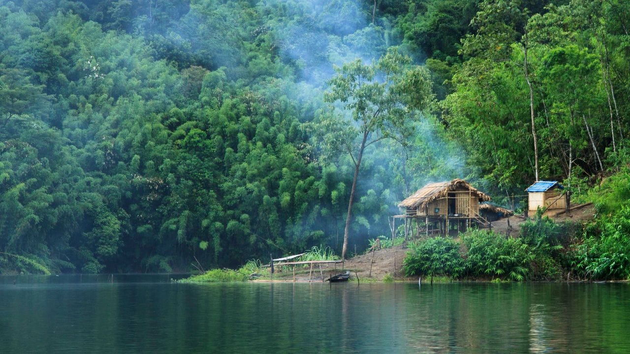 मिझोराम : ईशान्य भारतातील हे राज्य म्यानमार आणि बांगलादेशच्या सीमेजवळ आहे. येथील शांतता आणि स्थानिक संस्कृती टिकवण्यासाठी बाहेरील भारतीयांना ILP घ्यावा लागतो. हे परमिट ठराविक कालावधीसाठीच वैध असते.