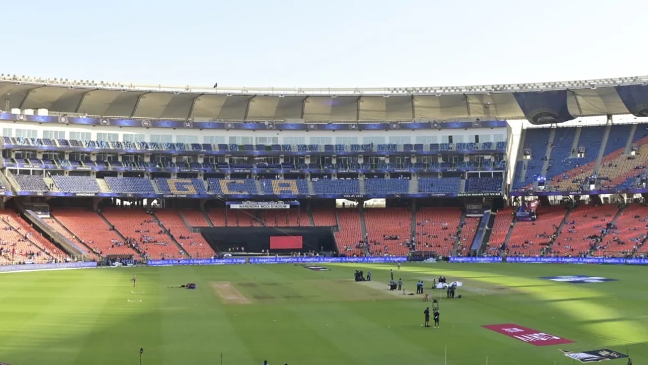 IND vs SA : अहमदाबादमधील खेळपट्टी कुणासाठी फायदेशीर ठरणार? जाणून घ्या पीच रिपोर्ट IND vs SA : अहमदाबादमधील खेळपट्टी कुणासाठी फायदेशीर ठरणार? जाणून घ्या पीच रिपोर्ट