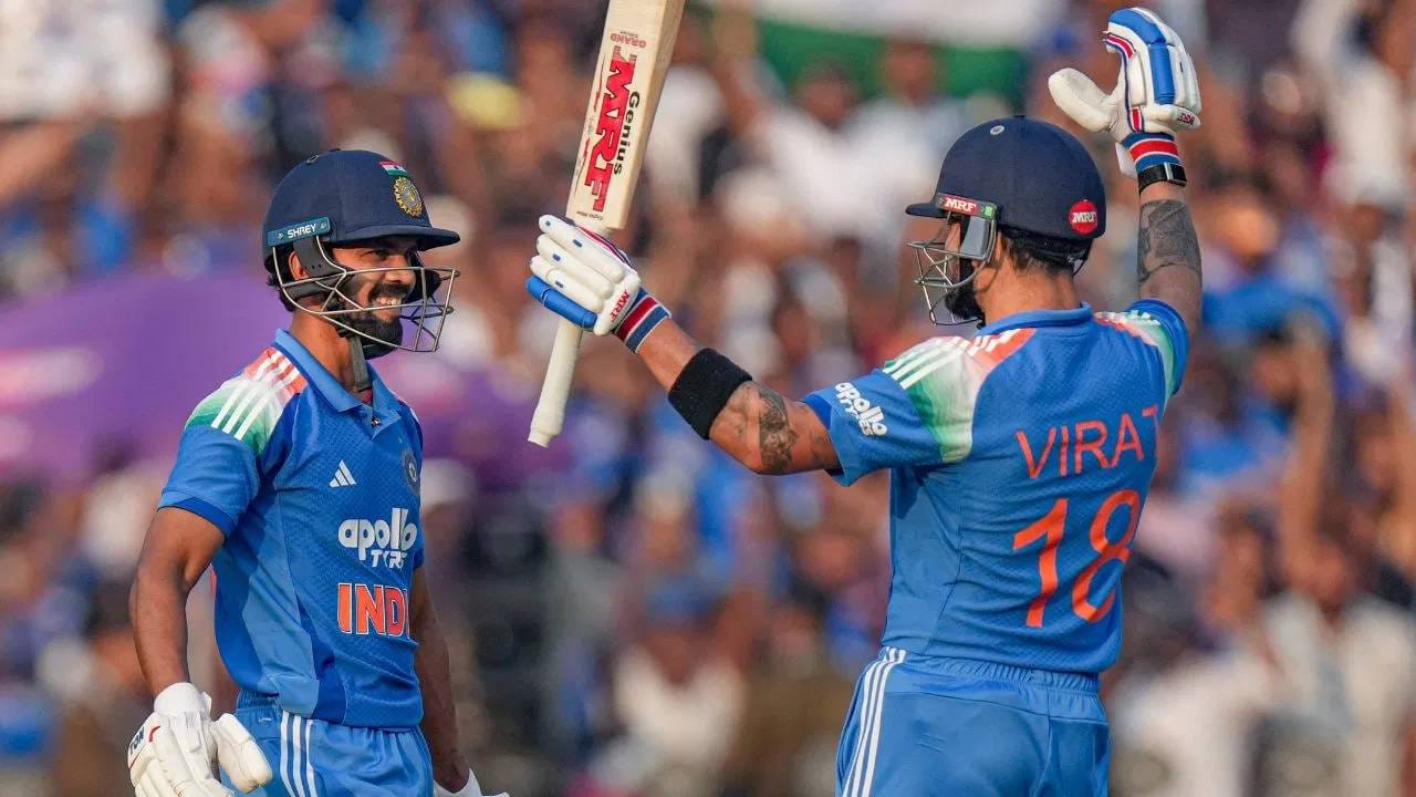 भारताने प्रथम फलंदाजी करताना 358 धावांचा डोंगर रचला, या धावसंख्येत विराट कोहली आणि ऋतुराज गायकवाड यांच्या शतकी खेळीचं योगदान होतं. इतकी मोठी धावसंख्या करूनही पराभव झाल्याने क्रीडाप्रेमी आश्चर्य व्यक्त करत आहेत. (Photo: PTI)