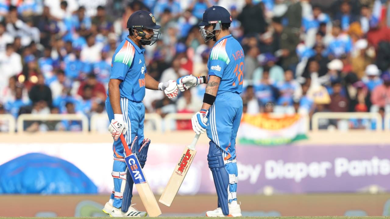 विशाखापट्टणमच्या मैदानावरील भारताच्या रेकॉर्ड चांगला आहे.  भारताने आतापर्यंत या मैदानावर 10 वनडे  सामने खेळले आहेत. त्यापैकी भारताने सात सामने जिंकले आहेत आणि फक्त दोन सामने गमावले आहेत. तर एक सामना अनिर्णित राहिला. (Photo- BCCI X)