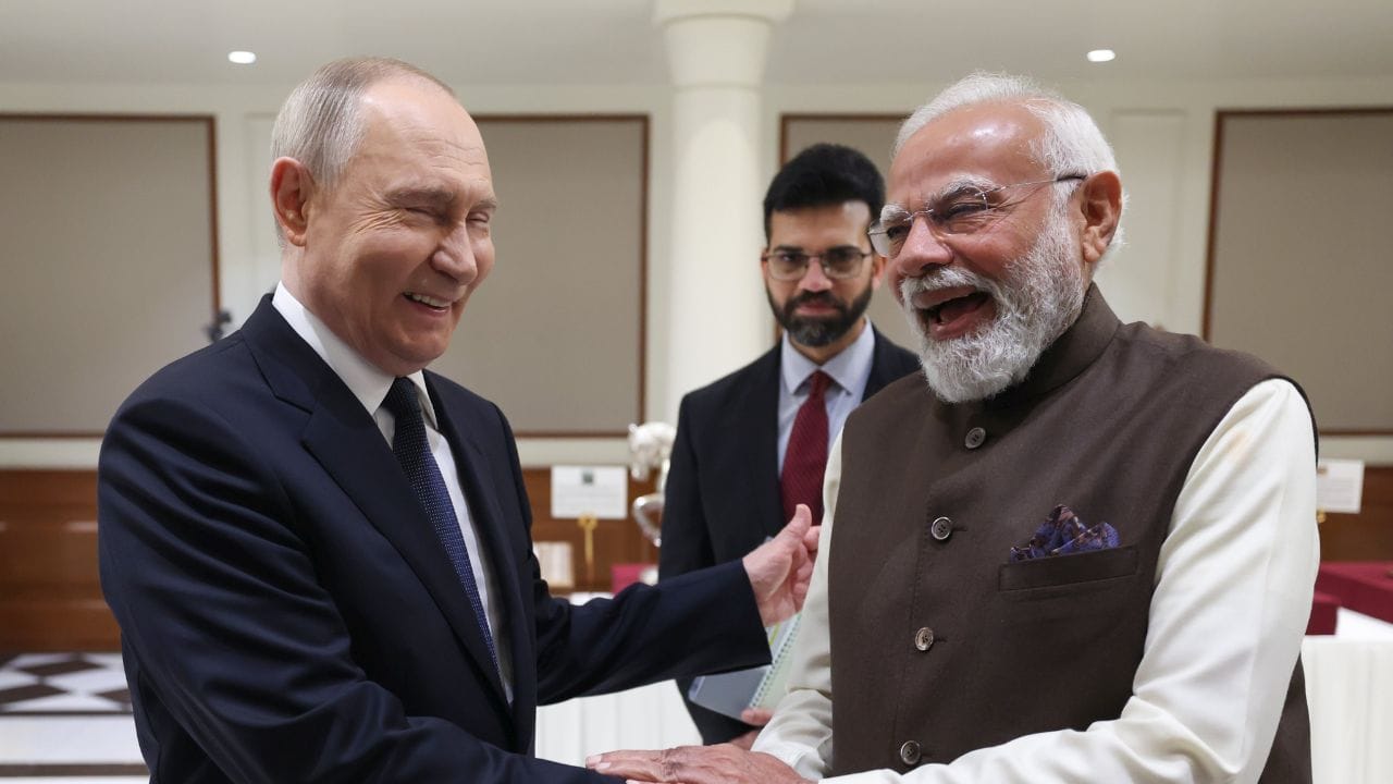 India Russia Deal : पुतीन यांच्या भेटीनंतर पंतप्रधानांची मोठी घोषणा, PM मोदी नेमकं काय म्हणाले? वाचा...
