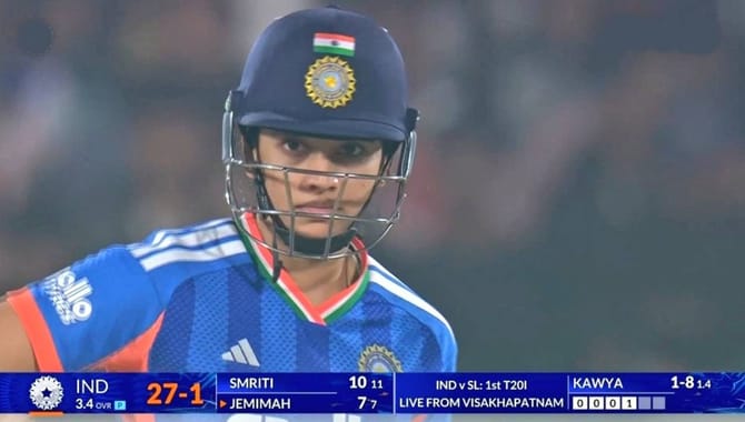 क्रिकेट धावा टीव्ही स्क्रिनवर कोण अपडेट करतं? किती पगार मिळतो?