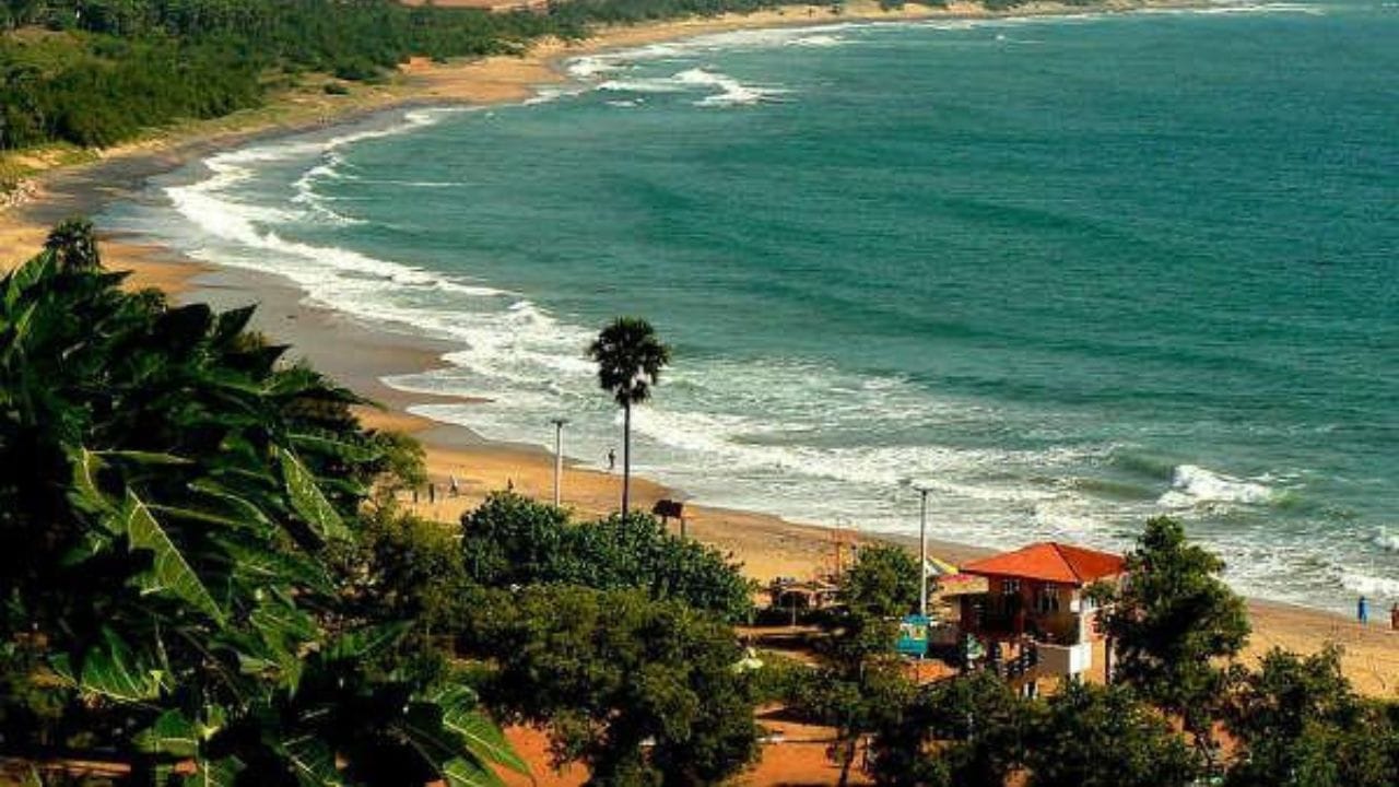 हवामानातील विविधता : उत्तराकडील पर्वतांमध्ये अतिथंड हवामान आणि दक्षिणेकडील समुद्रकिनाऱ्यावर दमट उष्ण हवामान असे वैविध्यपूर्ण हवामान या राज्यात आढळते.