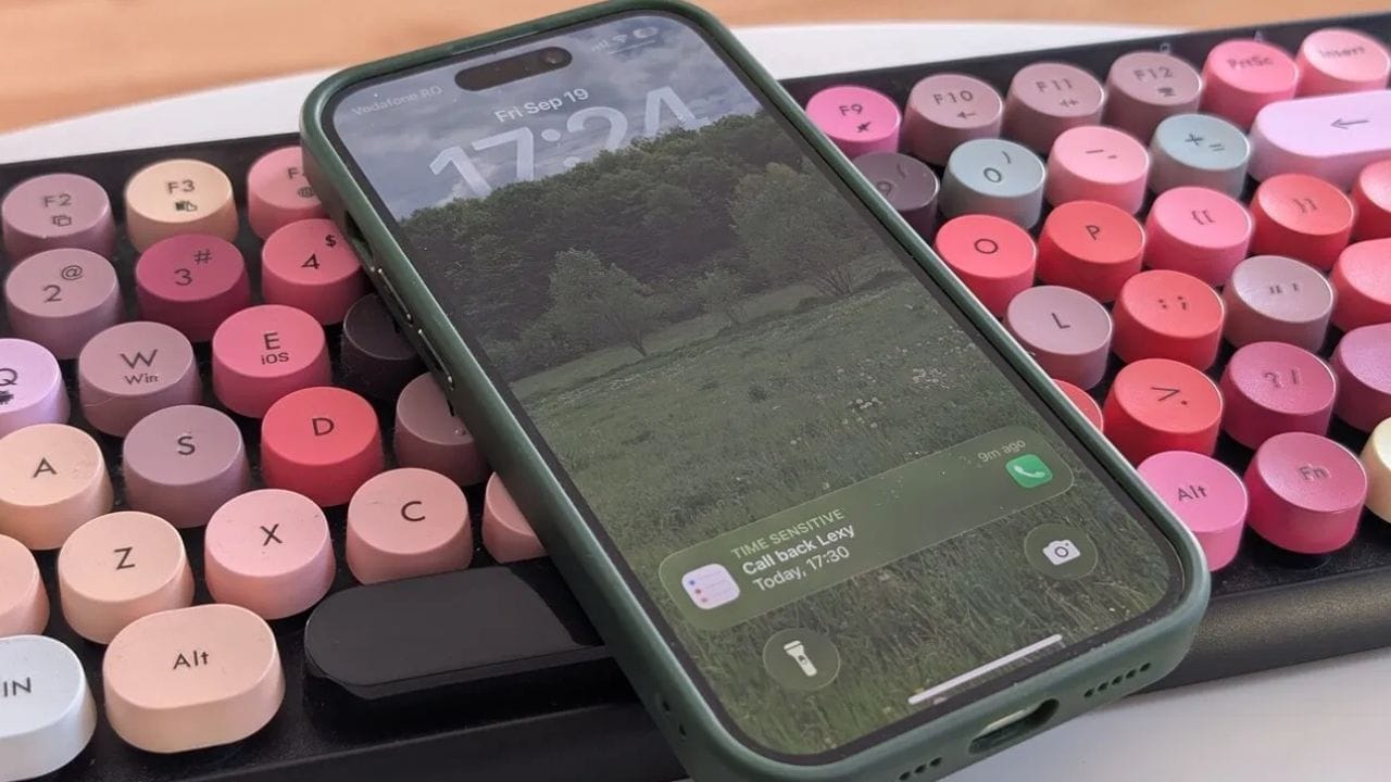 कामाच्या व्यापात अनेकदा आपण महत्त्वाचे कॉल्स घ्यायला विसरतो. आता आयफोन तुम्हाला त्याची आठवण करून देईल. मिस्ड कॉलवर स्वाइप करून तुम्ही रिमाइंडर सेट करू शकता. यामुळे तुम्हाला नंतर कॉल करण्याची आठवण राहील.