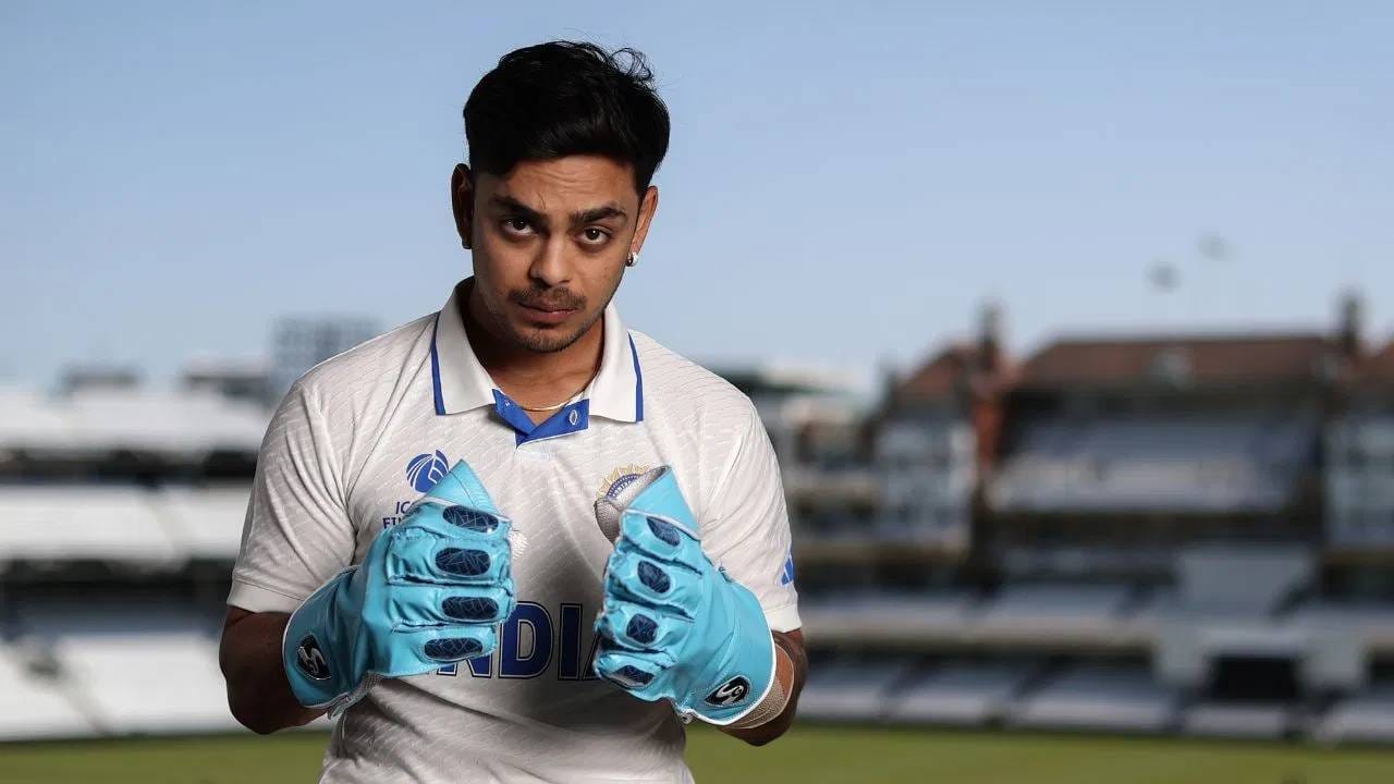 सय्यद मुश्ताक अली ट्रॉफी स्पर्धेत झारखंडकडून खेळताना इशान किशनने त्रिपुराविरुद्ध शानदार शतक झळकावले होते. तेव्हा त्याने 50 चेंडूत 113 धावा केल्या होत्या. त्या खेळीदरम्यान इशानने 10 चौकार आणि 8 षटकार मारले होते. (फोटो- Ryan Pierse-ICC via Getty Images)