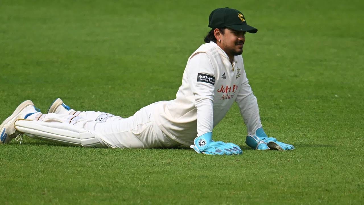 सय्यद मुश्ताक अली ट्रॉफीमध्ये 2 डिसेंबर रोजी झारखंड विरुद्ध सौराष्ट्र सामना खेळला गेला. या सामन्यात कर्णधार इशान किशनने सौराष्ट्रविरुद्ध शानदार खेळी केली. अर्धशतक झळकावत संघाच्या विजयात मोलाचा वाटा उचलला. (फोटो- Harry Trump/Getty Images)