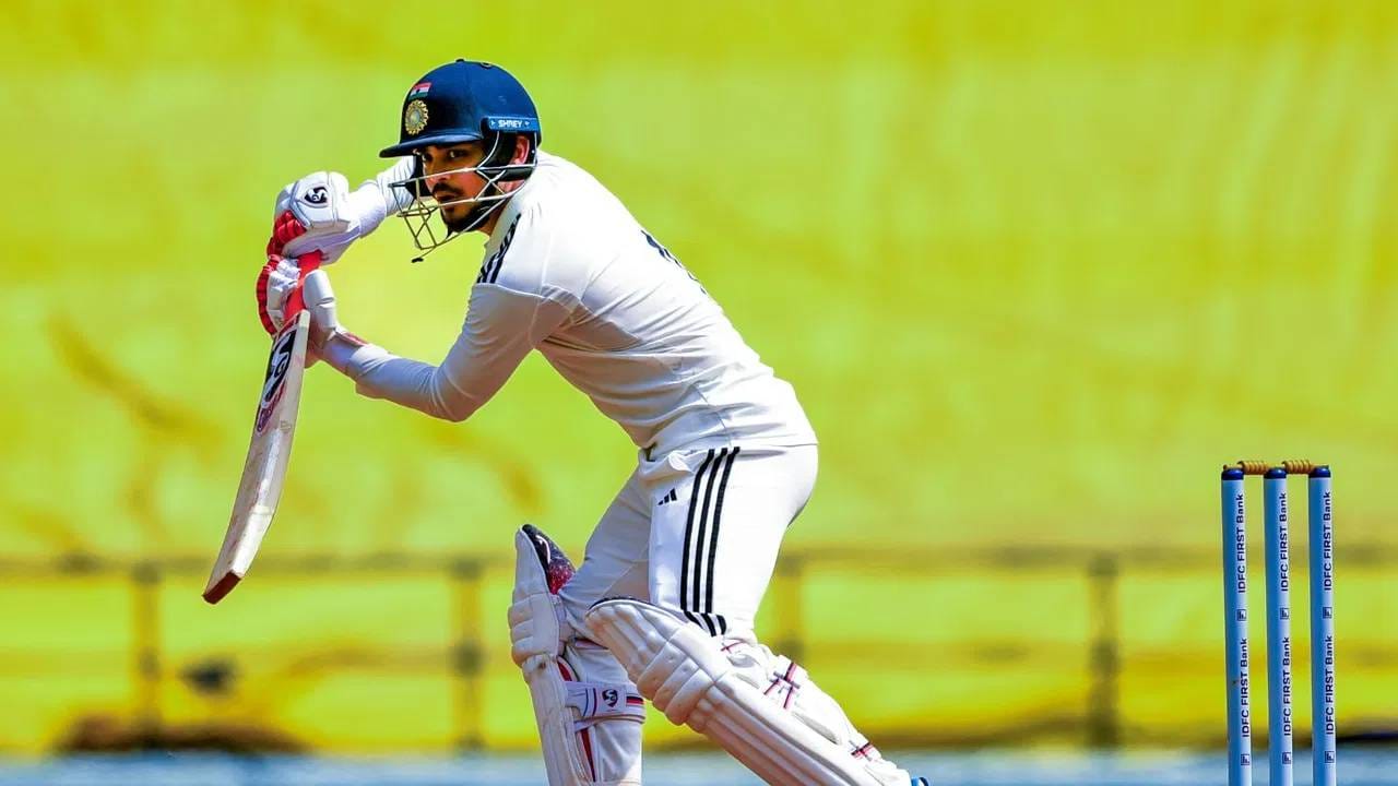 इशान किशन सध्या टीम इंडियापासून दूर आहे. 2023 मध्ये भारतीय संघातून खेळला होता. तेव्हापासून इशान किशन भारतीय संघात पदार्पण करण्यासाठी धडपड करत आहे. सध्या इशान सय्यद मुश्ताक अली ट्रॉफीमध्ये झारखंडचे नेतृत्व करत आहे.   (फोटो- PTI)