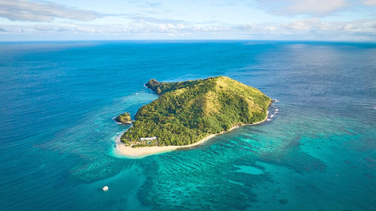 फिनलंड : फिनलंड हा देश स्कॅन्डिनेव्हियन प्रदेशात आहे, हा देश देखील बेटांसाठी ओळखला जातो. फिनलंडमध्ये सुमारे 1,79,000 हून अधिक बेटे आणि छोटे खडकाळ भाग आहेत.