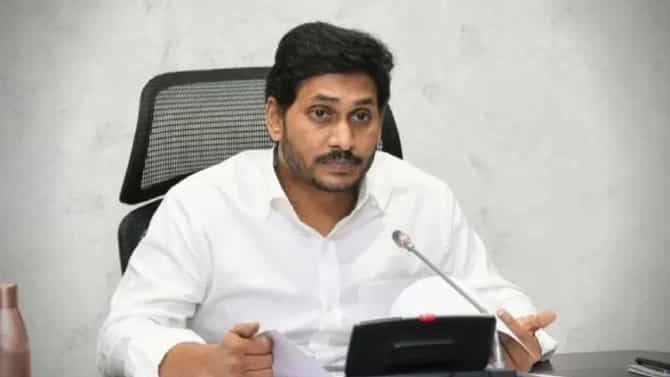 शेतकऱ्यांच्या केळीला 50 पैशांचा भाव अन् दिल्ल्याच्या मॉलमधील दर 86 रुपये, जगनमोहन रेड्डी यांची पोस्ट चर्चेत