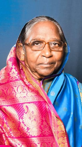 नगरपंचायत निवडणूकमध्ये चक्क 77 वर्षांच्या आजीबाई झाल्या विजयी.