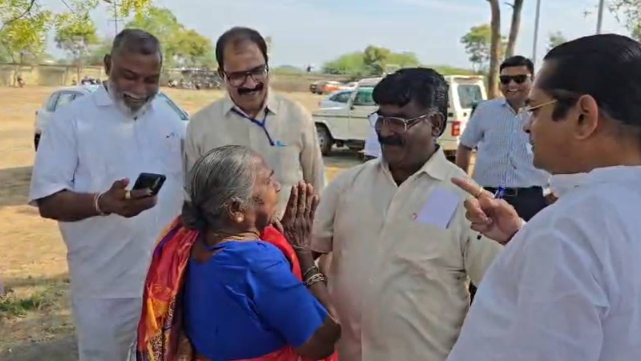 जनाबाई रंधे यांनी भाजप पक्षातर्फे निवडणूक लढवली होती. नशिराबादमधल्या प्रभाग क्रमांक 7 अ मधून त्यांनी निवडणूक लढवली आणि तिथे त्या विजयी झाल्या आहेत. मतमोजणी केंद्रात विजयी झाल्याची घोषणा झाल्यावर आनंदात त्यांना अश्रू अनावर झाले. जनाबाईंनी आयुष्यात पहिल्यांदा निवडणूक लढवण्याची माहिती समोर आली आहे.