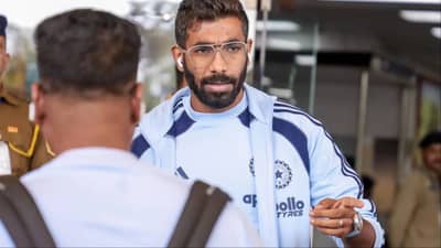 Jasprit Bumrah : जसप्रीत बुमराहला सहनच झालं नाही, तो इतका चिडला की एअरपोर्टवर त्याने थेट...VIDEO व्हायरल