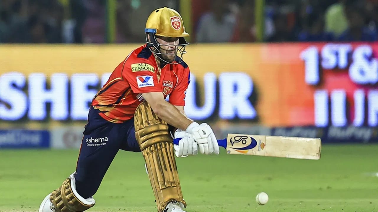 जोशला आपल्या गोटात घेण्यासाठी लखनौला आणि सनरायजर्स हैदराबाद यांच्यात चुरस पाहायला मिळाली. हैदराबादने इंग्लिससाठी 8 कोटी 40 लाख इतकी बोली लावली. मात्र लखनऊने मैदान मारलं आणि इंग्लिसला आपल्या ताफ्यात घेतलं. (Photo Credit : PTI)