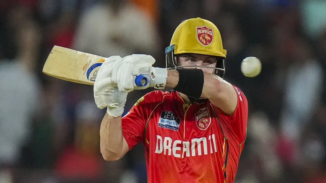 आयपीएल 2026 साठी दुबईत 16 डिसेंबर रोजी मिनी ऑक्शन पार पडलं. या मिनी ऑक्शनमधून ऑस्ट्रेलियाचा विकेटकीपर बॅट्समन जोश इंग्लिस याला लखनौ सुपर जायंट्सने आपल्या ताफ्यात घेतलं. लखनौने इंग्लिससाठी 8 कोटी 60 लाख रुपये मोजले.  (Photo Credit : PTI)