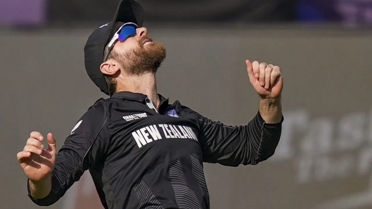 टीम इंडियाने सूर्यकुमार यादव याच्या नेतृत्वात 2025 चा शेवट विजयाने केला. भारताने दक्षिण आफ्रिकेविरुद्धची 5 सामन्यांची टी 20I मालिका 3-1 ने जिंकली. त्यानंतर आता टीम इंडिया मायदेशात नववर्षात न्यूझीलंड विरुद्ध खेळणार आहे. त्याआधी मोठी अपडेट समोर आली आहे. (Photo Credit : PTI)