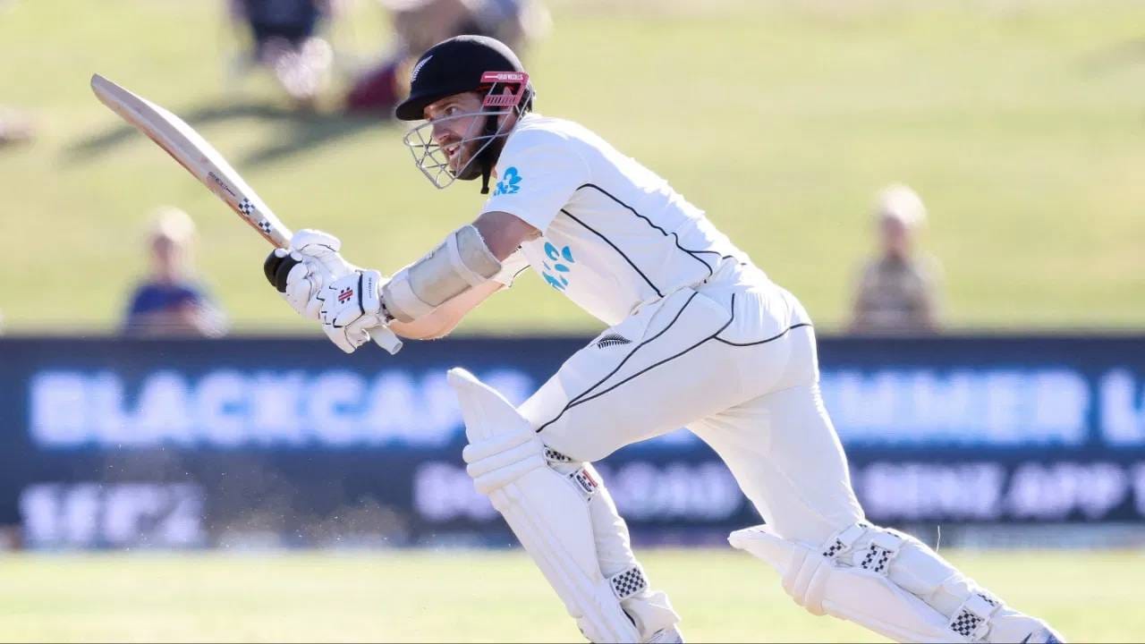 केन विल्यमसन आता वेस्ट इंडिजविरुद्ध 18 डावात 1000 धावा पूर्ण केल्या. यासह पाच देशांविरुद्ध कसोटीत एक हजाराहून धावा करणारा न्यूझीलंडचा पहिला फलंदाज ठरला. त्याने यापूर्वी इंग्लंड, पाकिस्तान, दक्षिण आफ्रिका आणि श्रीलंका विरुद्ध कसोटीत एक हजाराहून अधिक धावा केल्या आहेत. (Photo: AFP)