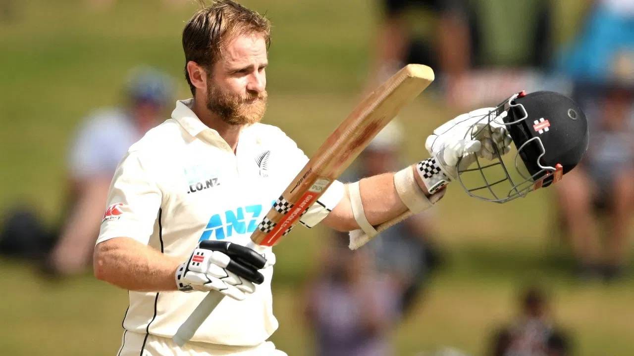 क्राइस्टचर्चमधील हेन्ली ओव्हल येथे सुरु असलेल्या कसोटी सामन्यात वेस्ट इंडिजने नाणेफेक जिंकून गोलंदाजी करण्याचा निर्णय घेतला. प्रथम फलंदाजी करणाऱ्या न्यूझीलंडने पहिल्याच षटकात डेव्हॉन कॉनवे विकेट गमावली. संघ दडपणात असताना क्रिजवर आलेल्या केन विल्यमसनने जबाबदारीने फलंदाजी केली. Photo: Getty Images)