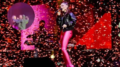 लाइव्ह कॉन्सर्टदरम्यान प्रसिद्ध गायिकेसोबत घडली नको ती गोष्ट, नेटकरी म्हणाले लज्जास्पद