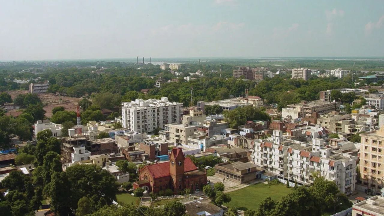 ब्रिटिश राजवटीत कानपूर हे सत्तेचे एक प्रमुख केंद्र होते. कानपूरचे नाव शेवटचे 1948  मध्ये बदलण्यात आले असे म्हटले जाते. मात्र त्यानंतर या शहराचे नाव बदललेले नाही.  