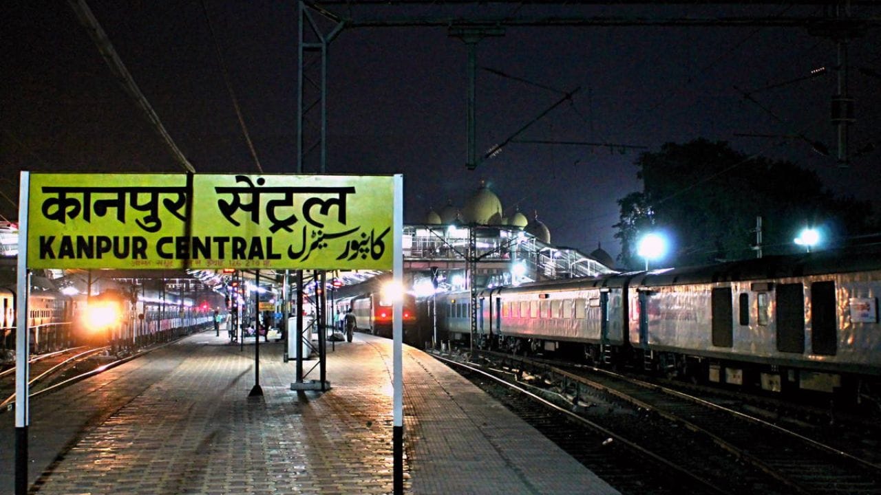 ब्रिटिश राजवटीत या शहराल कॉनपूर असे म्हटले जात होते, मात्र स्वातंत्र्यानंतर या शहराचे नाव कानपूर असे करण्यात आले आहे. त्या काळात ते एक मजबूत औद्योगिक केंद्र म्हणून विकसित झाले होते.  