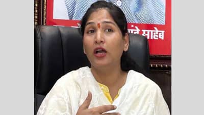 करुणा मुंडे यांची आता या प्रकरणात एन्ट्री, म्हणाल्या, तर आमचा एक एक पदाधिकारी आत्मदहन...