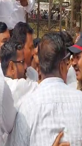 Kolhapur : टीईटी परीक्षेच्या विरोधात मोर्चा,  आंदोलक आणि पोलिसात वाद.