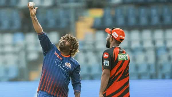 टी20 वर्ल्डकप 2026 स्पर्धेला 7 फेब्रुवारीपासून सुरुवात होणार आहे. या स्पर्धेचं यजमानपद भारत आणि श्रीलंकेकडे आहे. या स्पर्धेत एकूण 20 संघ सहभागी होणार असून जोरदार तयारी सुरु झाली आहे. असं असताना श्रीलंकेच्या माजी वेगवान गोलंदाज लसिथ मलिंगाला मोठी जबाबदारी मिळाली आहे. (Photo- PTI)
