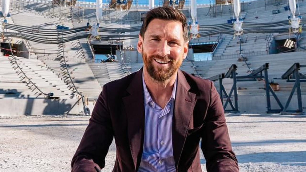 Lionel Messi GOAT India Tour : मुंबईकर सज्ज, कोणते रस्ते बंद, कुठे पार्किंगची सुविधा? कार्यक्रम पाहण्यासाठी गर्दी केली तर... Lionel Messi GOAT India Tour : मुंबईकर सज्ज, कोणते रस्ते बंद, कुठे पार्किंगची सुविधा? कार्यक्रम पाहण्यासाठी गर्दी केली तर...