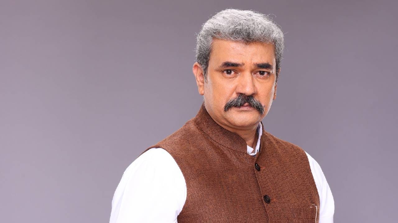 या पुनरागमनाबद्दल बोलताना लोकेश गुप्ते म्हणाले, "मी 9 वर्षांनंतर अभिनय करणार आहे. या 9 वर्षांत मी प्रामुख्याने दिग्दर्शन आणि लेखनावर लक्ष केंद्रीत केल होत. त्यामुळे तब्बल 9 वर्षांनी पुन्हा अभिनयाच्या कॅनव्हासला स्पर्श करताना वेगळीच ऊर्जा जाणवतेय."
