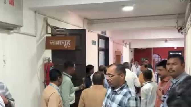 Maharashtra Assembly Session 2025 : ठाकरे गटाचे आमदार आमच्या पुढे कसे? काँग्रेसला सहनच झालं नाही, त्यांनी थेट...