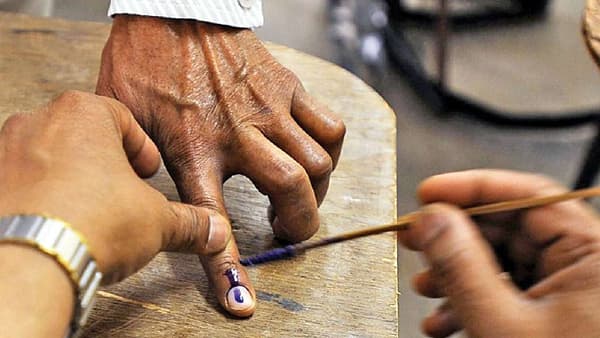 Maharashtra Local Body Elections 2025 : राज्यात 262 नगरपरिषद आणि नगरपंचायतीच्या मतदानाला सुरूवात, बड्या नेत्यांची प्रतिष्ठापणाला...