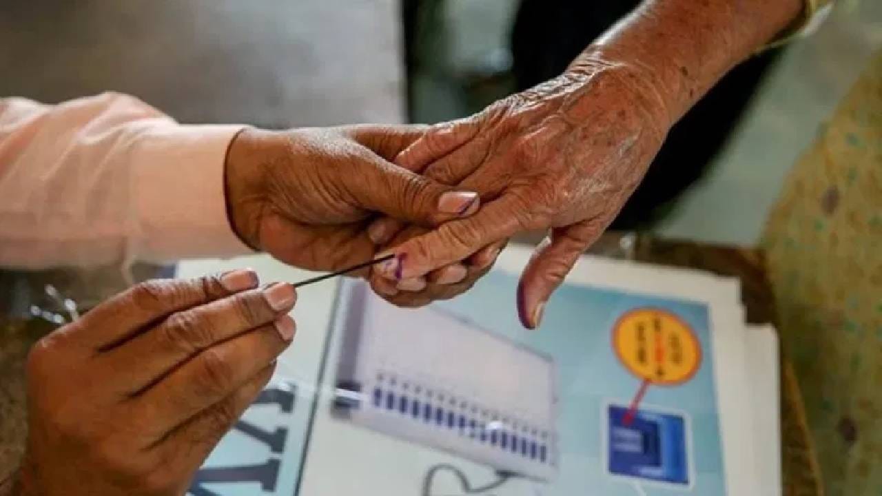 Maharashtra Local Body Elections 2025 : निवडणूक कार्यकर्त्यांची, मग नगराध्यक्षपदाचे उमेदवार आमदार, खासदारांचे नातेवाईक कसे? एकदा फक्त ही लिस्ट बघा Maharashtra Local Body Elections 2025 : निवडणूक कार्यकर्त्यांची, मग नगराध्यक्षपदाचे उमेदवार आमदार, खासदारांचे नातेवाईक कसे? एकदा फक्त ही लिस्ट बघा