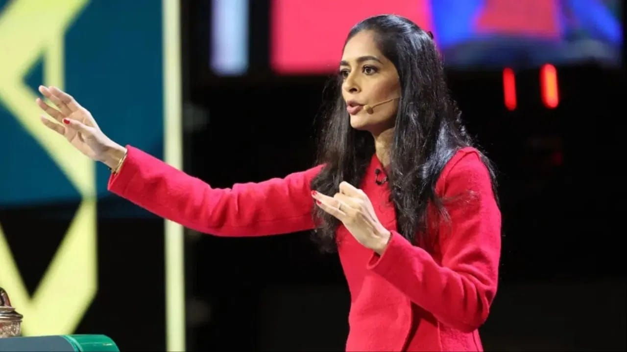 मल्लिका सागर या मिनी ऑक्शनमध्ये ऑक्शनरच्या भूमिकेत असणार आहेत. मल्लिका सागर याने 2024 आणि 2025 मध्येही ऑक्शनर म्हणून होत्या. त्यानंतर पुन्हा एकदा मल्लिका सागर ऑक्शनर म्हणून जबाबदारी पार पाडणार आहेत. मल्लिका सागर या आयपीएलच्या इतिहासातील पहिल्या महिला ऑक्शनर आहेत. (Photo Credit: IPL/WPL/X)