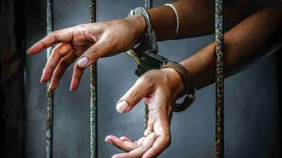 आईची हत्या केली अन् गायब झाला, वेषानंतर करून बनला शिक्षक, पोलीसांनी कसा घेतला शोध?