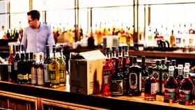 कोणत्या देशात स्वस्त मिळते दारू? भारतात किती आणू शकतो Bottle.