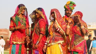 नवी नवरी असो की म्हातारी बायको, भारतात इथं महिलांना एक वस्तू वापरण्यावर बंदी; वाचून धक्काच बसेल!