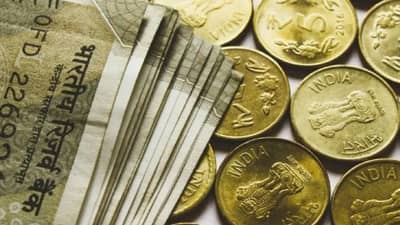 तुमच्या ‘या’ 4 सवयी अलक्ष्मीच्या घरात राहण्याचे कारण बनू शकतात, जाणून घ्या