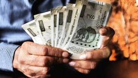 कमाल आहे ही सरकारी स्कीम, फक्त व्याजापोटी मिळणार 2 लाख रुपये.