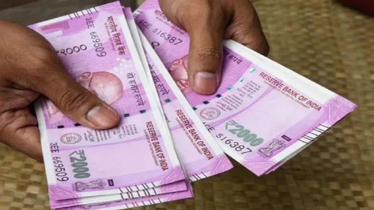 ‘या’ छोट्या सवयींमधून तुमचे पैसे हळूहळू संपत आहेत, कसे सुधारायचे जाणून घ्या? ‘या’ छोट्या सवयींमधून तुमचे पैसे हळूहळू संपत आहेत, कसे सुधारायचे जाणून घ्या?