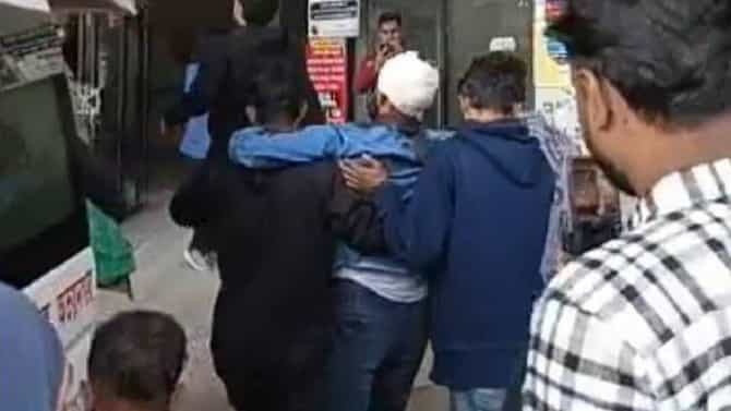 विद्यार्थी नेत्याच्या डोक्यात घातल्या गोळ्या, बांगलादेशात सगळीकडे खळबळ; मोठं काहीतरी घडणार?