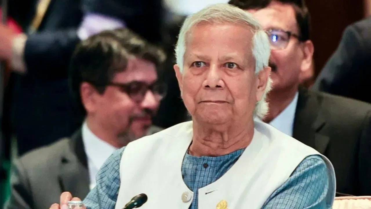 Bangladesh Loan : भारतापासून लांब जाताच बांग्लादेशची पुरी वाट लागली, कर्जाचे धक्कादायक आकडे समोर, पाकिस्तानसारखी हालत Bangladesh Loan : भारतापासून लांब जाताच बांग्लादेशची पुरी वाट लागली, कर्जाचे धक्कादायक आकडे समोर, पाकिस्तानसारखी हालत