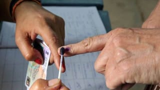 Maharashtra Elections 2025 : नगरपरिषद आणि नगरपंचायतीसाठी राज्यातील बड्या नेत्यांची प्रतिष्ठापणाला, कोणाचा मुलगा तर कोणाची बायको, बहीण, भावजई निवडणुकीच्या मैदानात…